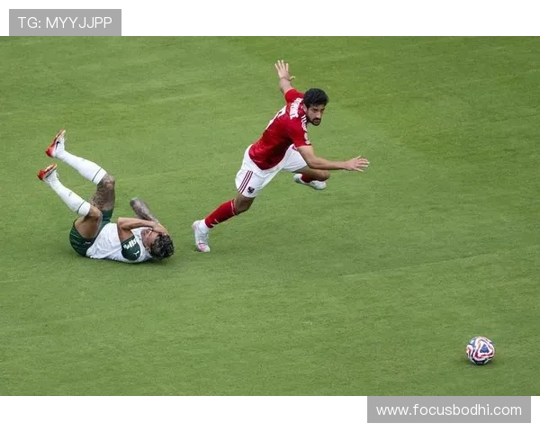 足球明星的搞笑瞬间大盘点让你捧腹大笑的趣事合集